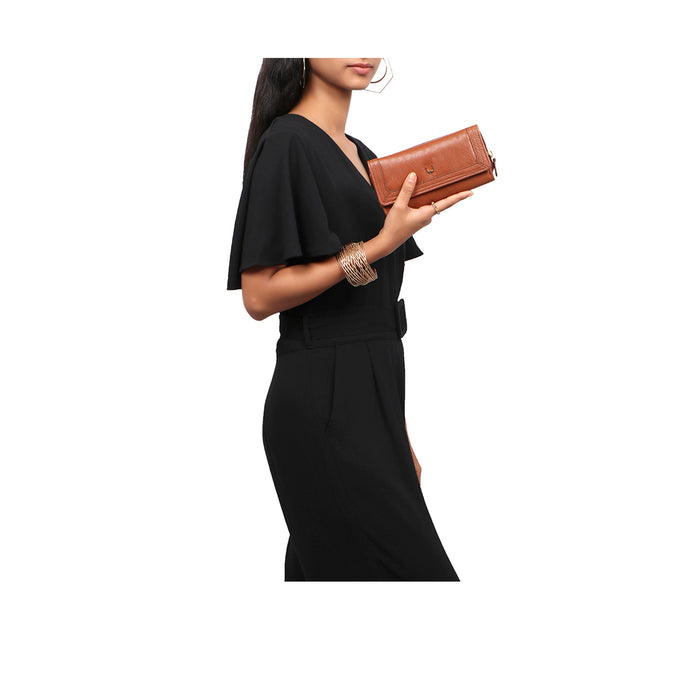 Cerys W3 Tan Leather Clutch Wallet