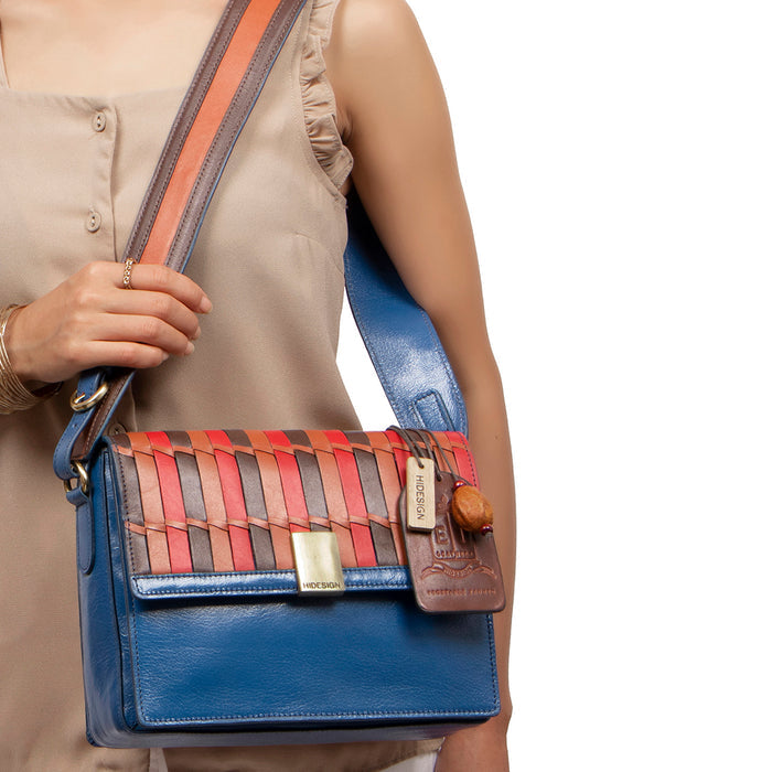 Conscious 02 M Leather Shoulder Bag