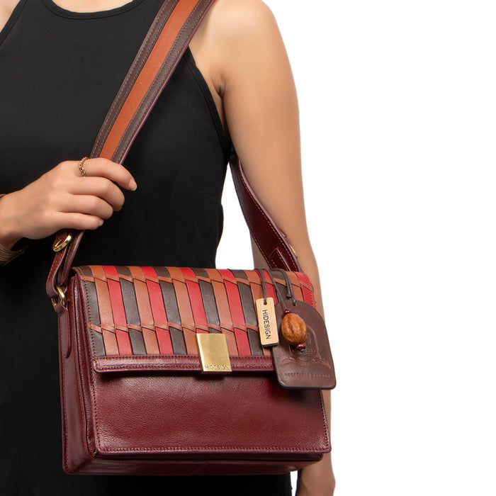 Conscious 02 M Leather Shoulder Bag