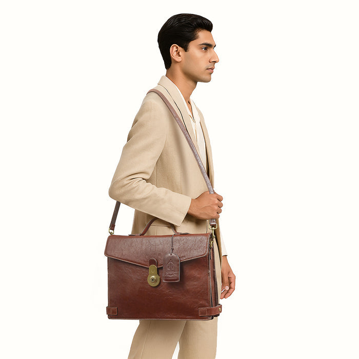 Count 01 Tan Leather  Messenger Bag