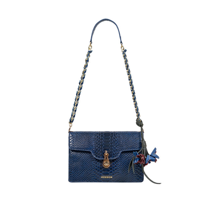 Cyra 01 Leather Flower Charm