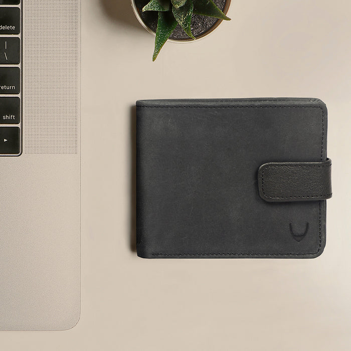Ee 272-010  Black Leather Bi-Fold Wallet