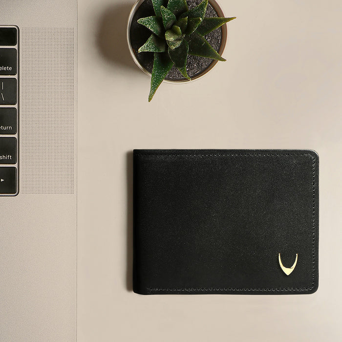 Ee 386-010  Black Leather Bi-Fold Wallet