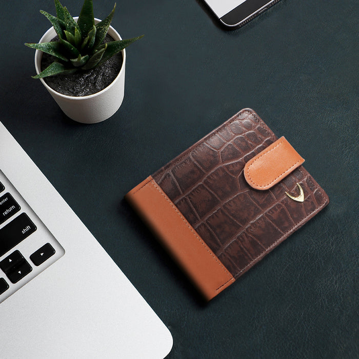 Ee 389-010  Brown Leather Bi-Fold Wallet
