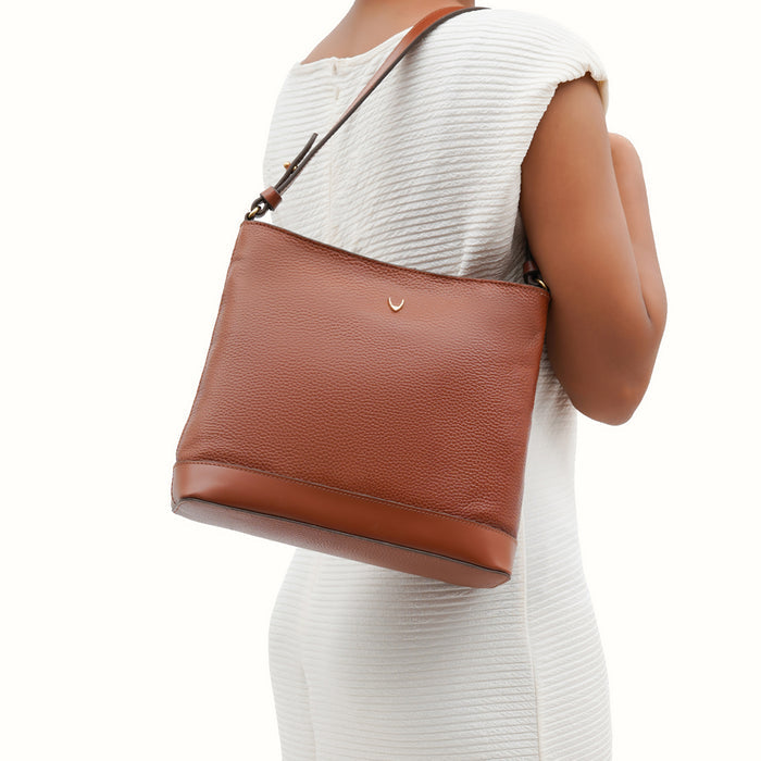 Ee Aries 01 Tan Leather Shoulder Bag