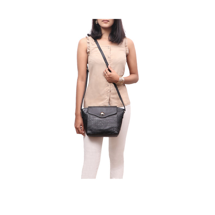 Ee Gisele 02 Black Leather Sling Bag