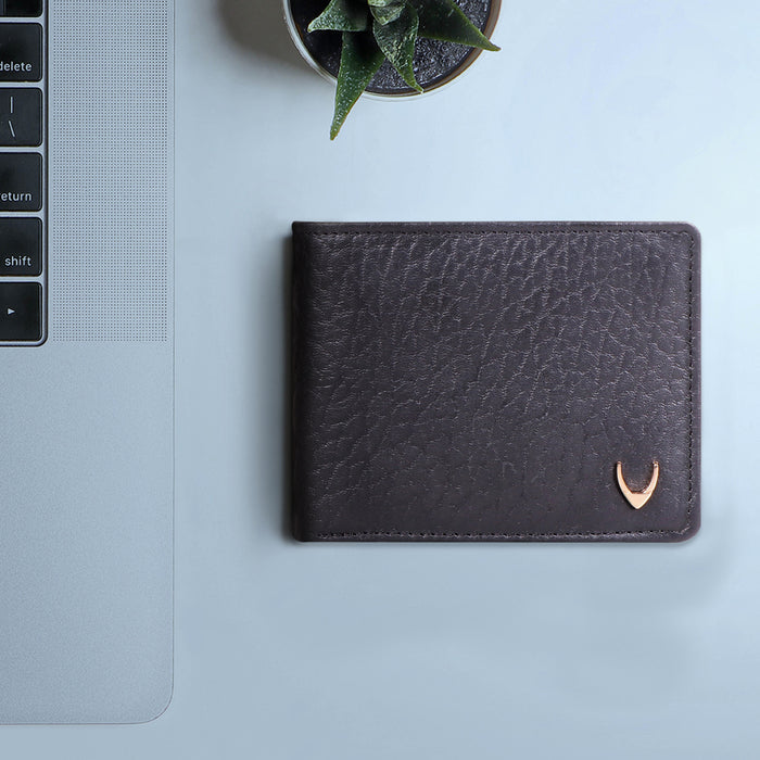 Ee Myw-01A  Black Leather Bi-Fold Wallet