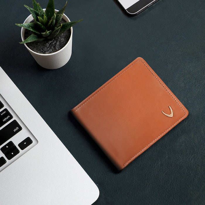 Ee Myw-01A  Tan Leather Bi-Fold Wallet