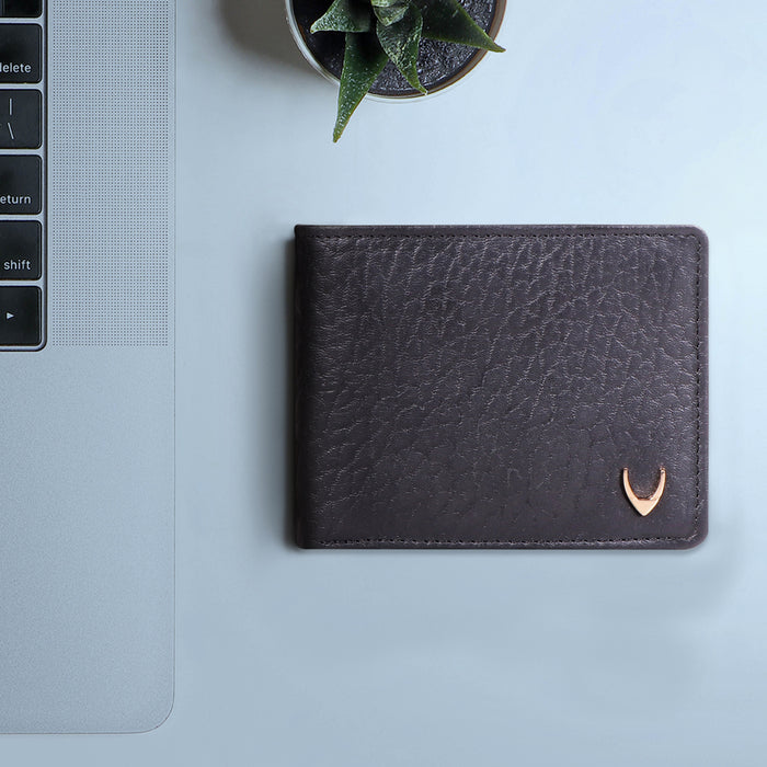 Ee Myw-02A  Black Leather Bi-Fold Wallet