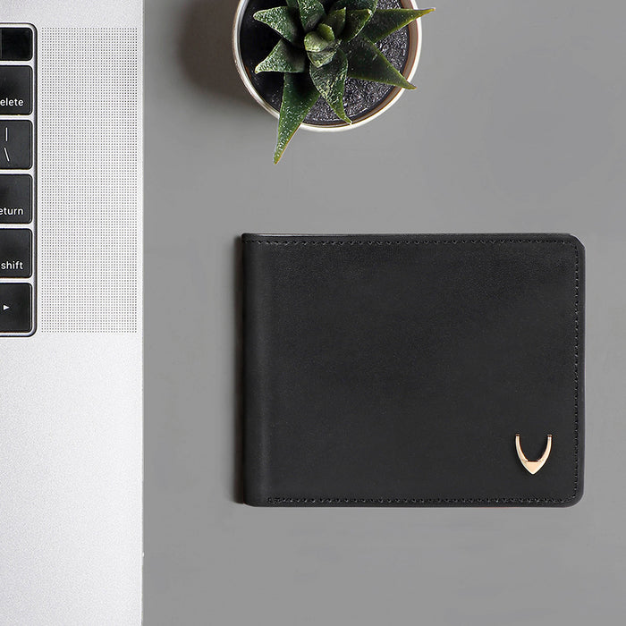Ee Myw-05A  Black Leather Bi-Fold Wallet