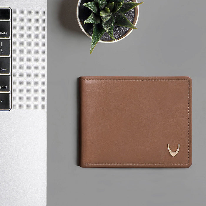 Ee Myw-05A  Tan Leather Bi-Fold Wallet