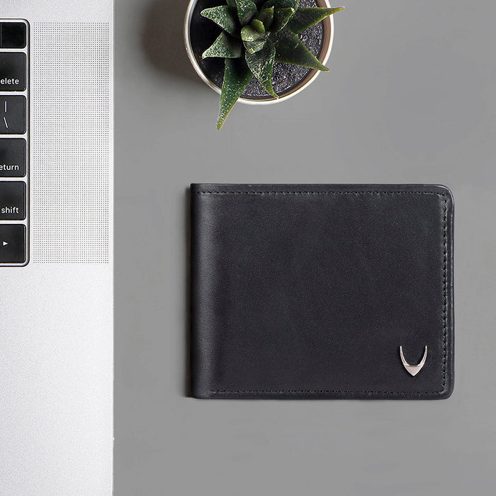 Ee Myw-06A  Black Leather Bi-Fold Wallet