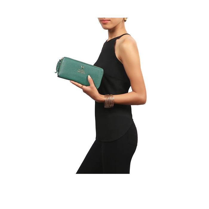 Hera W1 Green Leather Zip Around Wallet