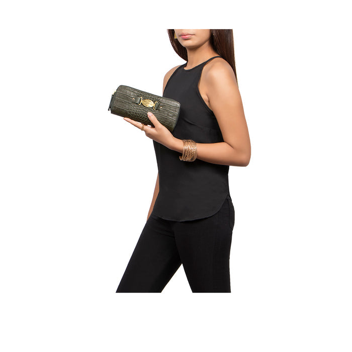 Jewel W2 Green Leather Zip Around Wallet