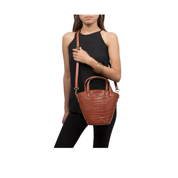 Lima 09 Tan Leather Crossbody
