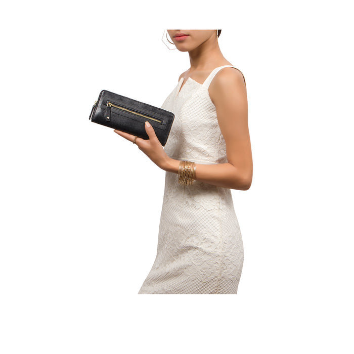 Maine W1 Black Leather Zip Around Wallet