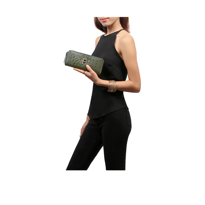 Peru W1 Green Leather Zip Around Wallet