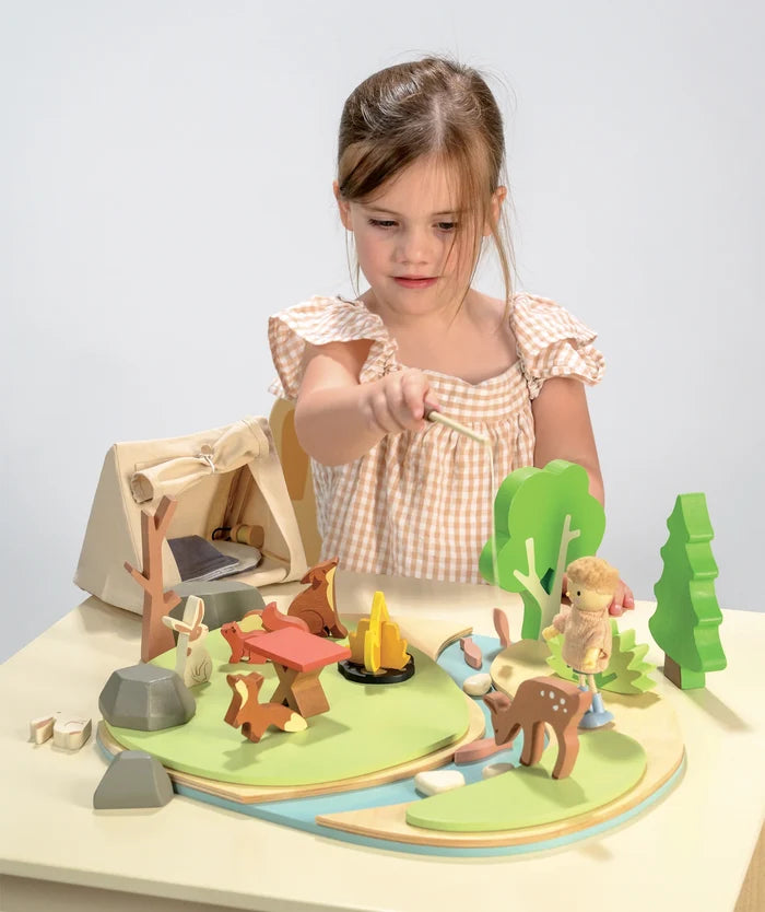 Tender Leaf Toys - Wildlife Camping Play Set