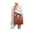 Windsor 01 M Leather Shoulder Bag
